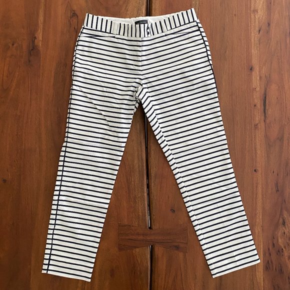 The Limited Navy and Off-White Striped Crops -sz 6 - Picture 2 of 5
